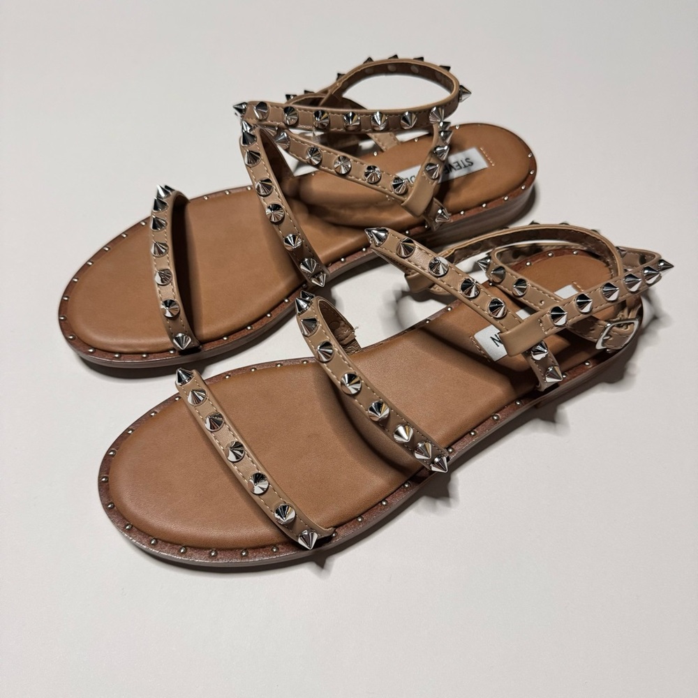 NEW STEVE MADDEN STUDDED SANDALS | 7.5